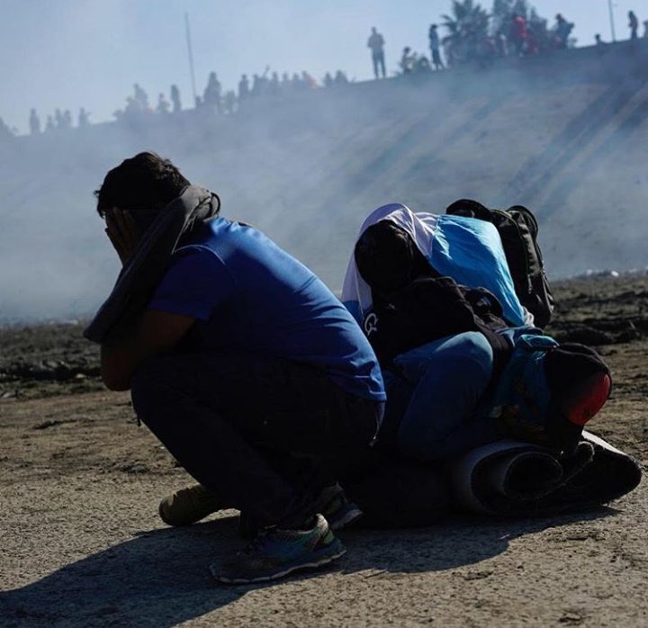 TijuanaLocal's tweet photo. En la frontera con EUA. #Tijuana
Fotografías de Washington Examiner. https://t.co/TJ7StuK13L