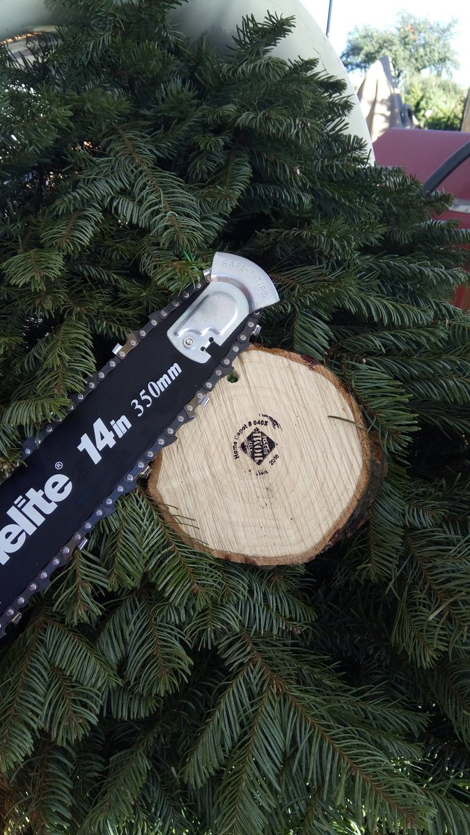 2014medrano's tweet photo. We will make you your 1st ornament for your Fresh Christmas Tree! Only at the Glendale 3 Home Depot! Don't forget to tag your Home Depot Christmas Experience with #G3Wonderland! ๐ฒ #TeamG3 #HomeDepotChristmas #TrendingOrange @OrangeLiving10 #D130Driven #PMDPeopleFirst #FreshTrees https://t.co/lyHwKcoAsa