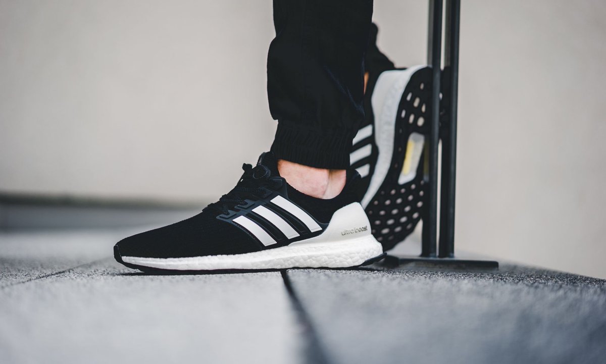 ultra boost 4.0 show your stripes black