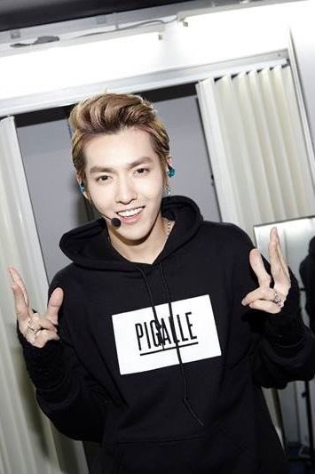 Loumaynard90000's tweet photo. Cute @KrisWu https://t.co/Ocy0G9wNJD