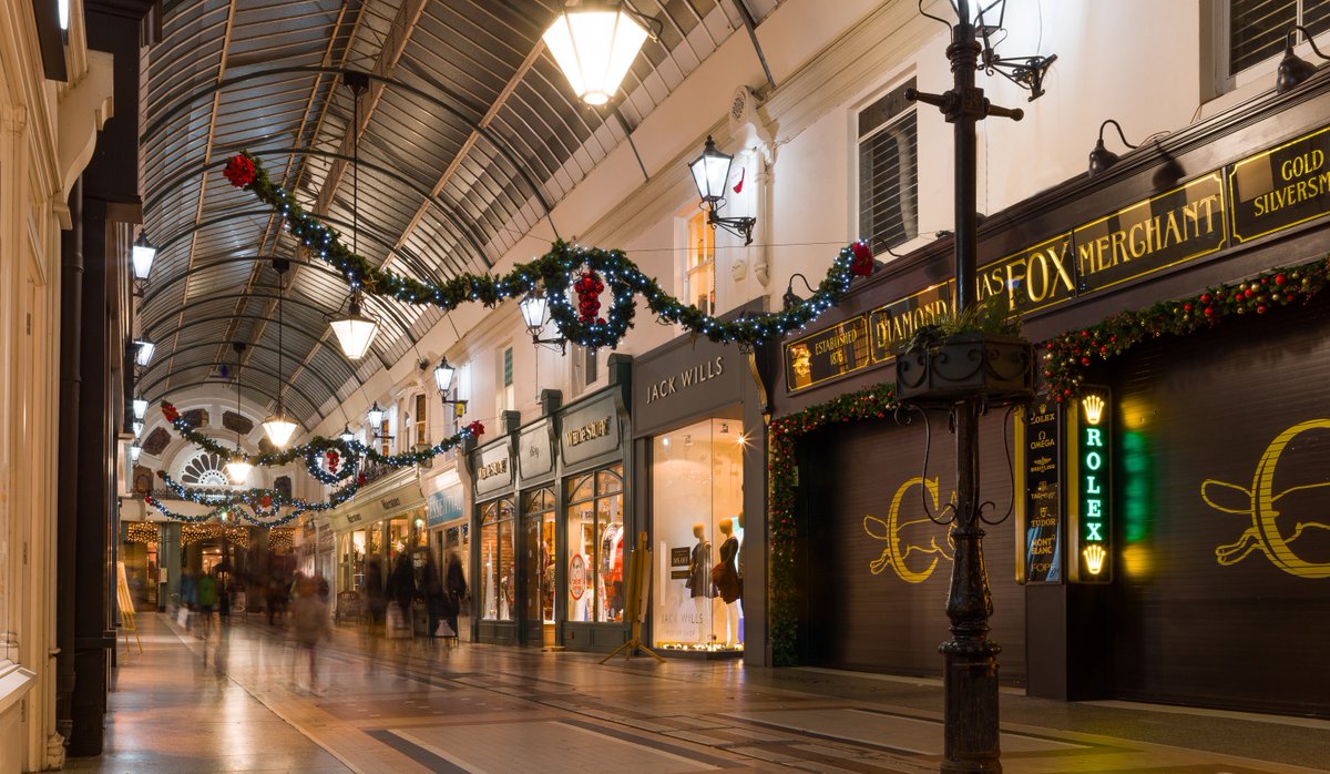 xmaswonderland_'s tweet image. Just a short wander from #ChristmasTreeWonderland  there are a fabulous range of places to tick some more items off of those seasonal shopping lists... 🎅🏼❄️
christmastreewonderland.co.uk

#LoveBournemouth #Christmas #Xmas #Christmas2018 #Dorset #WOID @makeitbmth #shopping #highstreet