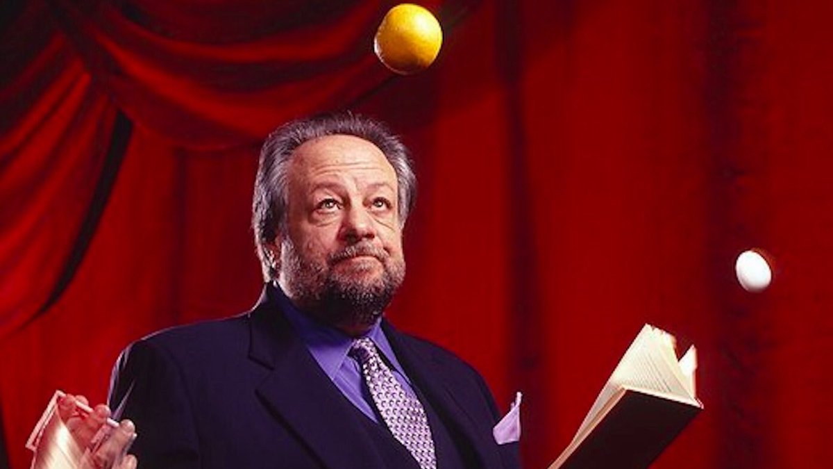 OriginalMuppet's tweet photo. Today the world lost one of the greatest sleight of hand magicians in the world. Ricky Jay was much more than just a wonderful magician, however; he was an extraordinary writer and a true raconteur. If you are not familiar with his work....start rectifying that now. #RipRickyJay https://t.co/QnvqBwZYoP