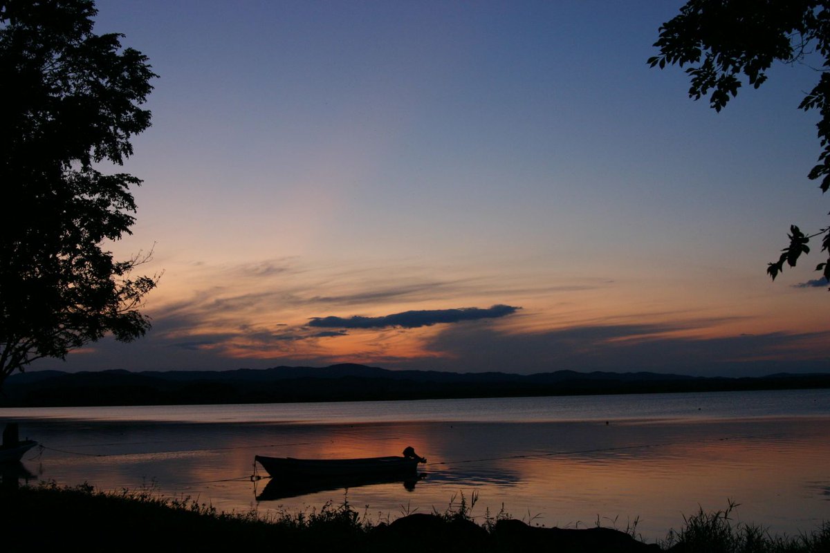 NoahHokkaido's tweet photo. 網走湖の夕景。2010年に撮影。ただ、静かに日が暮れてゆく。
#北海道 #道東 #大空町 #網走湖 #湖 #夕焼け #夕景 #lake_view #lakeside #ig_hokkaido https://t.co/H3OgYKKeG2