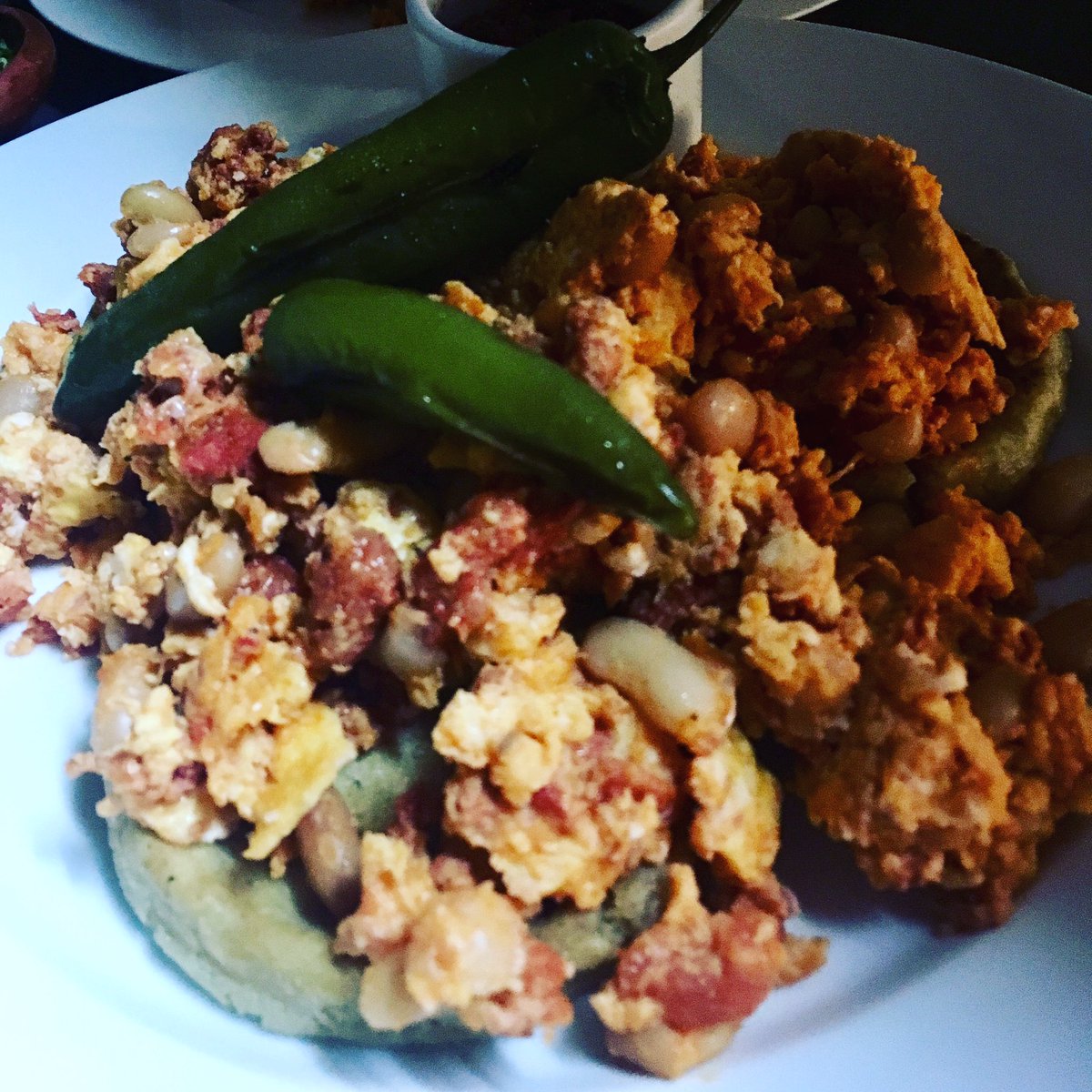 donajuliamx's tweet photo. #tiradosalpastor #updatedmenu #sanmigueldeallende #bistrocafemexicano #localandcomfortablemexicancuisine #chefbossuet #scrambledeggs with #pastormeat &amp; #peruvianbeans over #sopes @chefbossuet https://t.co/h7VdzD5F6l