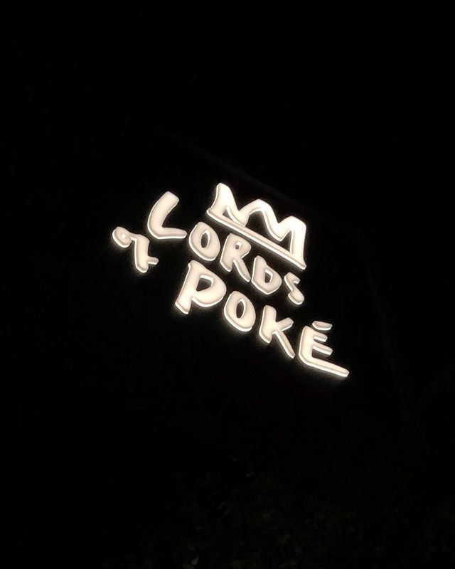 lordsofpoke's tweet photo. All lit up.
—
#lordsofpoke #straightup #freshcuts #inpaddington #paddingtoncentral #bangingbowls #pokebowls https://t.co/cj2Jgqxl8W https://t.co/HmrCxFkQy3