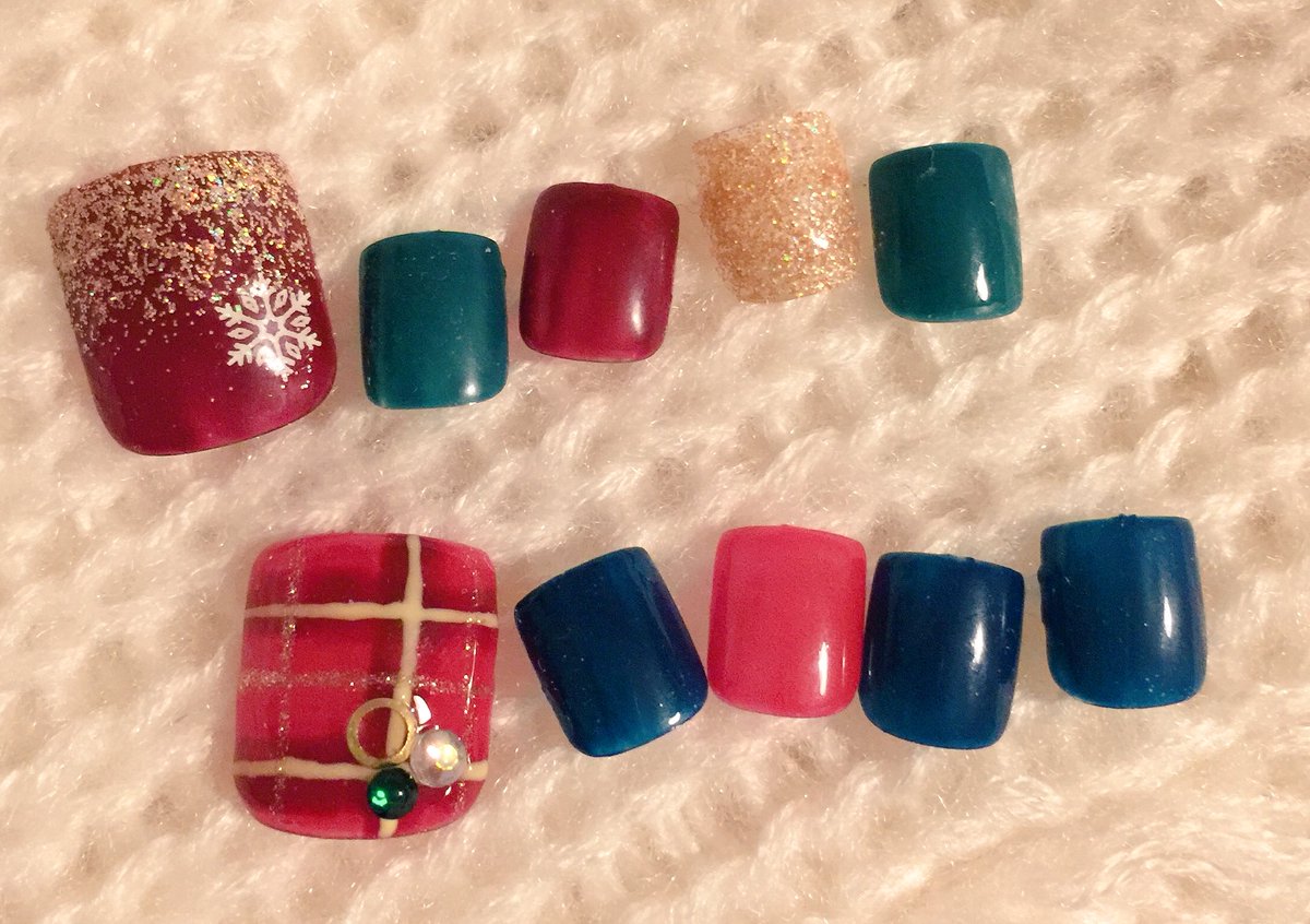 yu_chungb's tweet photo. #ネイル #フットネイル #クリスマスネイル #冬ネイル #子連れ歓迎サロン #ママネイル #飯山満 #薬園台 #プライベートサロン #千葉 #船橋 https://t.co/oRZ4PlSRBk