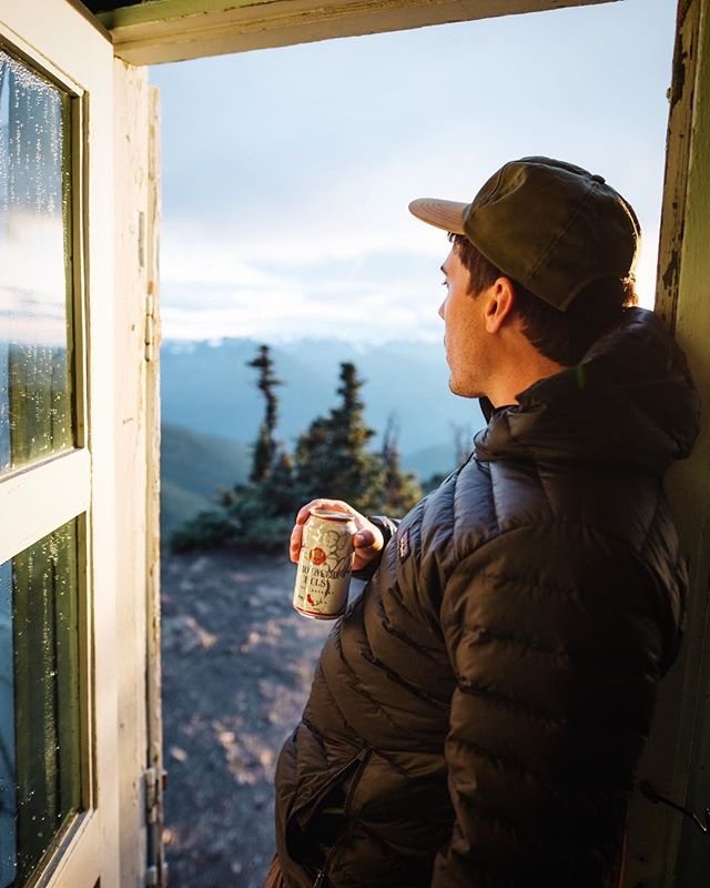 TrumerUSA's tweet photo. Enjoying this sunset view with @masonstrehl in the North Cascades.
#ad #regram #TrumerPils #californiafresh #masonstrehl
#trumerpils #drinklocal #pilsner #beertime #califresh #californiabeer #bayareabeer #calilife https://t.co/EJM1MZSw2A