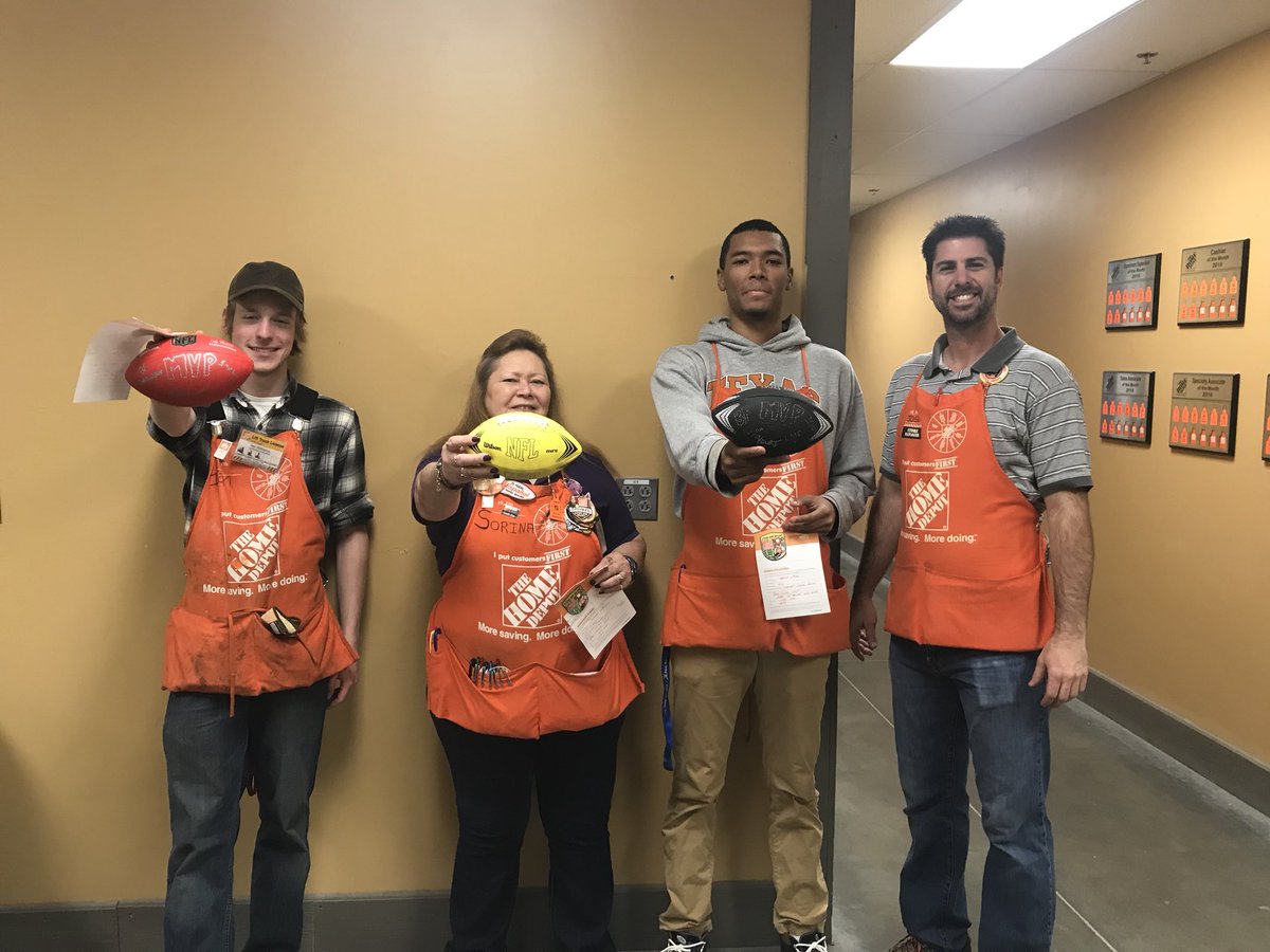 8418 Black Friday Weekend MVP’s!
Great Job Ian, Sorina and Kouri for all you did this weekend to drive sales and service...THANK YOU!@mlp814