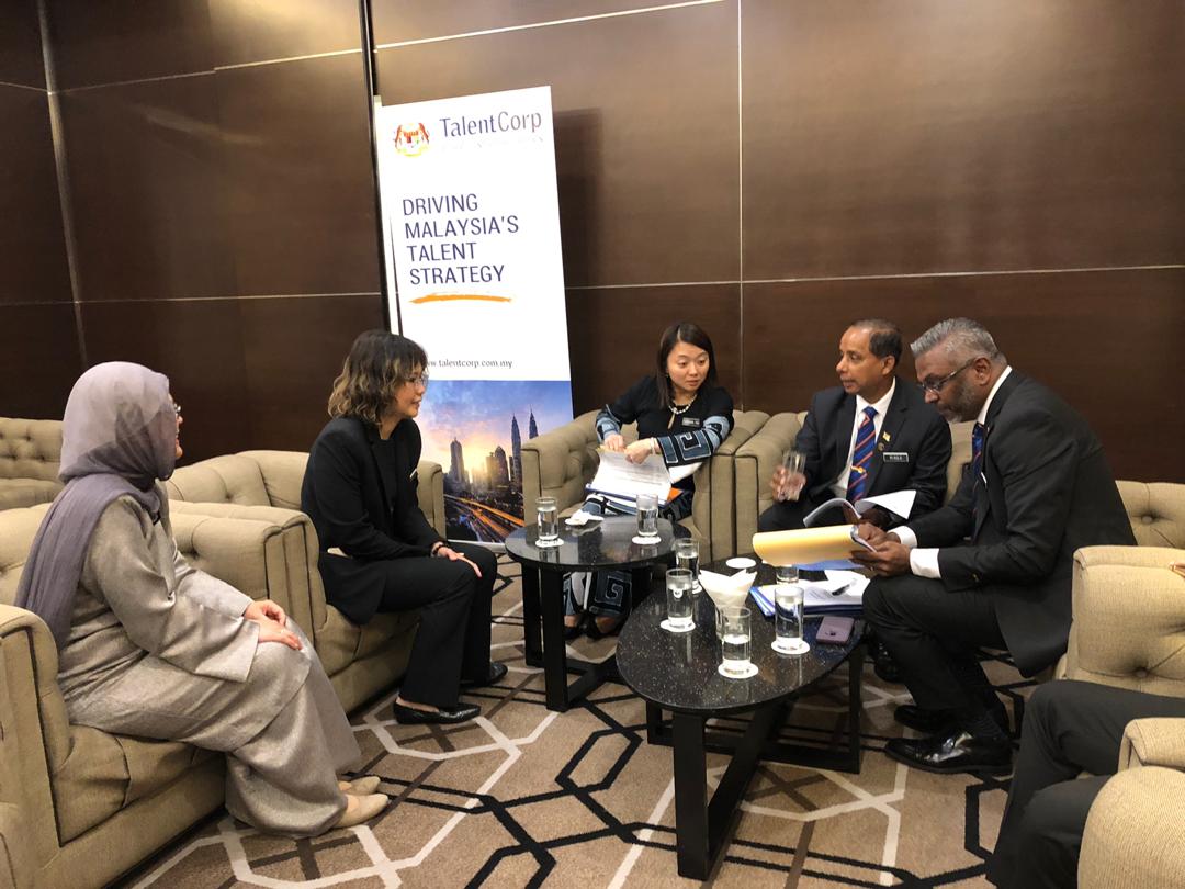 TalentCorpMsia's tweet photo. Our guests of honour YB @mkula and YB @hannahyeoh have arrived and excited to be part of #LIFEATWORK2018 #RethinkWorkplace #ReinventWorkforce https://t.co/cpZfMMdtPD