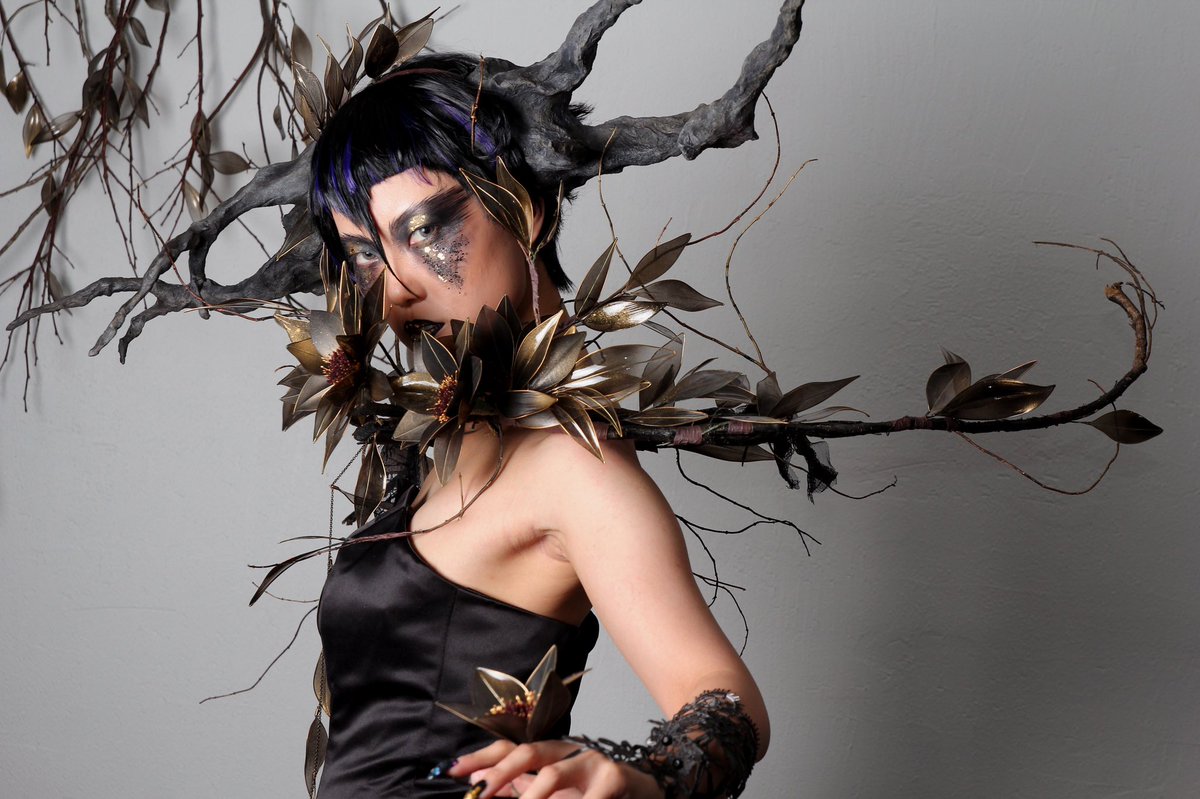 mocha_floresta's tweet photo. イベントで製作、撮影させてもらった写真をみんなに見てもらいたく!!
黒の魔女:しまさん(@Shi_macos )
囲み撮影に耐えてくれてありがとう最高の写真撮れました(๑˃̵ᴗ˂̵)
ヘアウィッグ:くらや(@chraya )
メイク:しま
デザイン&ディップアート:もか
アシスト:ねこまんま&ゆりり
#DIFES https://t.co/COrIeHsYPl
