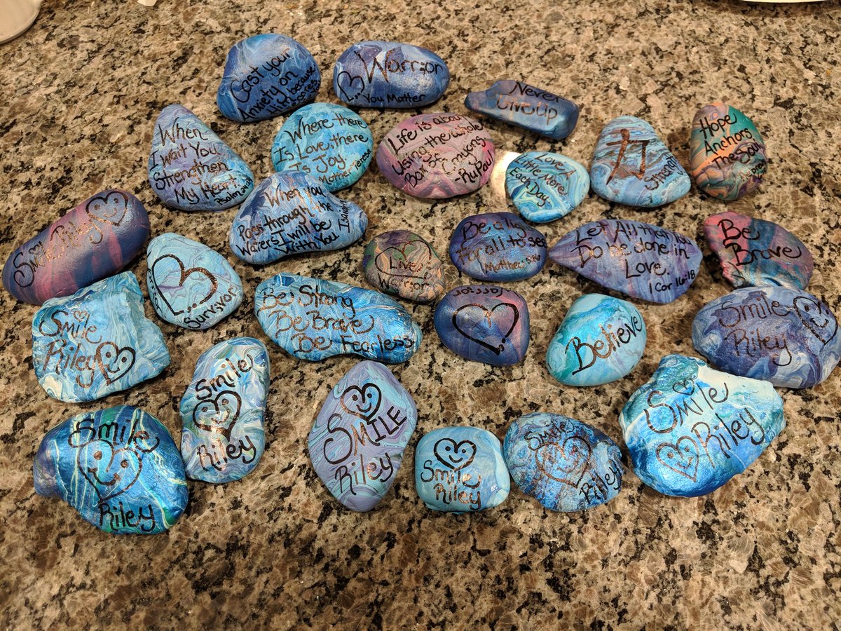 deefli03's tweet photo. Recently a Young Lady Riley had passed away in a car accident. To uplift her and Spread smiles and happiness her Father started randomly leaving rocks with #smileriley for others to pass the smiles on. πππ¦β€οΈ
#smileyriley #spreadkindness #smiles https://t.co/gsuOfwgXkH