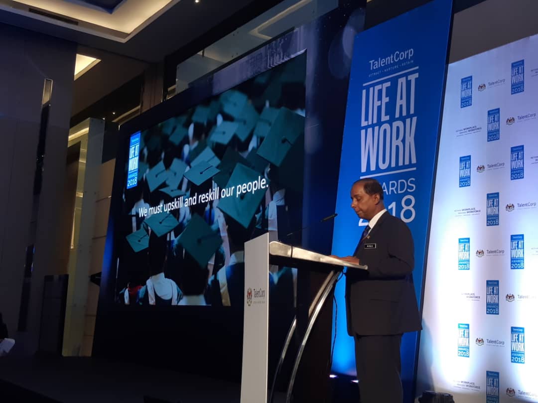 TalentCorpMsia's tweet photo. Minister of Human Resource, YB @mkula is delivering his speech at #LIFEATWORK2018 #RethinkWorkplace #ReinventWorkforce https://t.co/8OvS3YuDsd