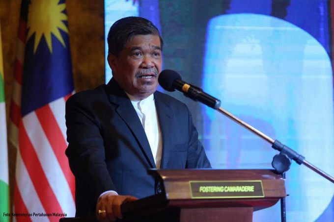 TheAirTimes's tweet photo. #Pertahanan: "Perkembangan internet yang semakin maju memudahkan penganas untuk mempelajari serta mencipta alat keganasan baharu" - @MSabu_Official
@MINDEFMalaysia @TenteraDarat
#ATM #ACAMM #AARM #AirTimes https://t.co/L0ciOFfHyk https://t.co/WJySQDBeKp