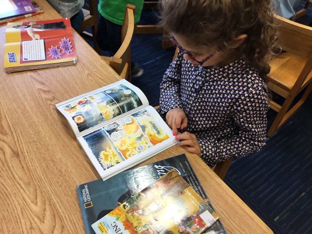SchLibRI's tweet photo. RT @guiteraslibrary Every #LibraryClass at #GuiterasLibrary students thoughtfully select books to borrow. Every holiday break, students borrow extra books to ensure access to reading materials when school isn't in session. #ReadWhatWhatYouWant #ReadingBeyondTheSchoolDay https://t.co/vmBL0AF2PJ