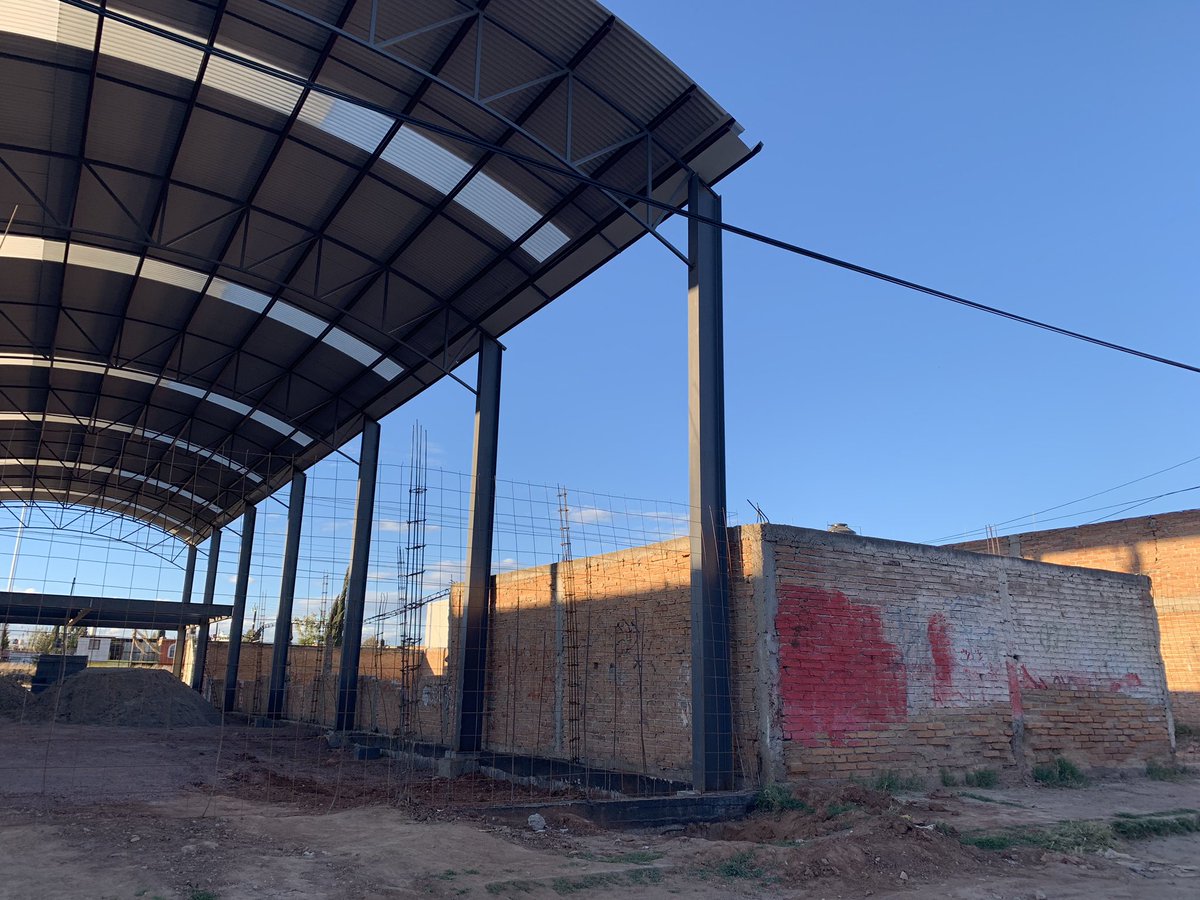 HctorValenzuela's tweet photo. @urbano_dgo obra en fracc jardines de Durango sin permiso a la vista. Se puede ese uso de suelo para esta construcción en fraccionamiento ?? https://t.co/sBJM4s7HJQ