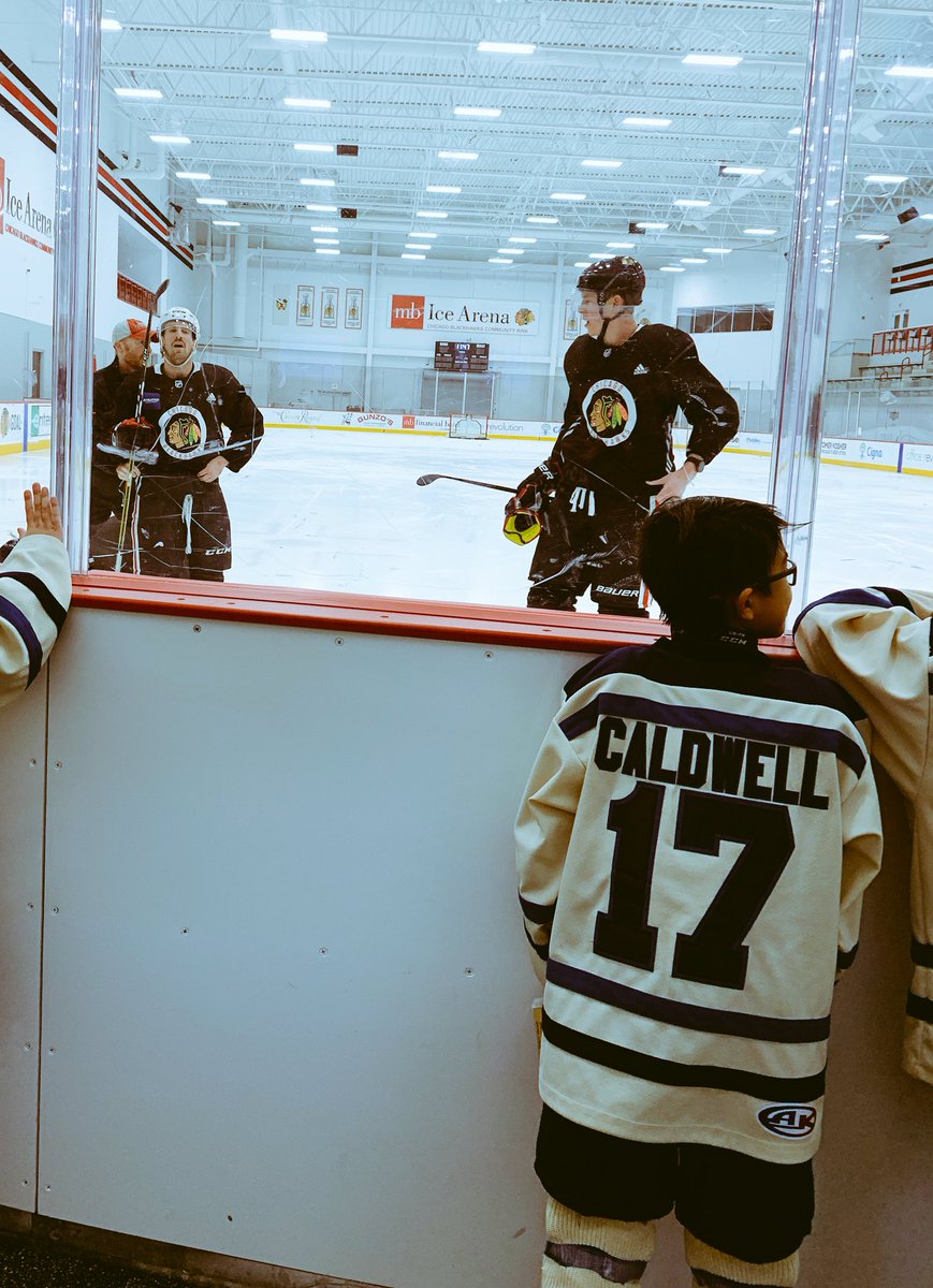 cherlyneFC's tweet photo. Got to watch my nephew, Colton and his CUHL Mites team win the 2018 Thanksgiving Gobbler Tournament at @MBIceArena 🏆 Then the little man got to watch a couple @NHLBlackhawks players in a training session. Pretty cool day if you ask me. 💪🏽 #HockeyAunt #CMurphy #WPelletier https://t.co/2Bv1rGwktF