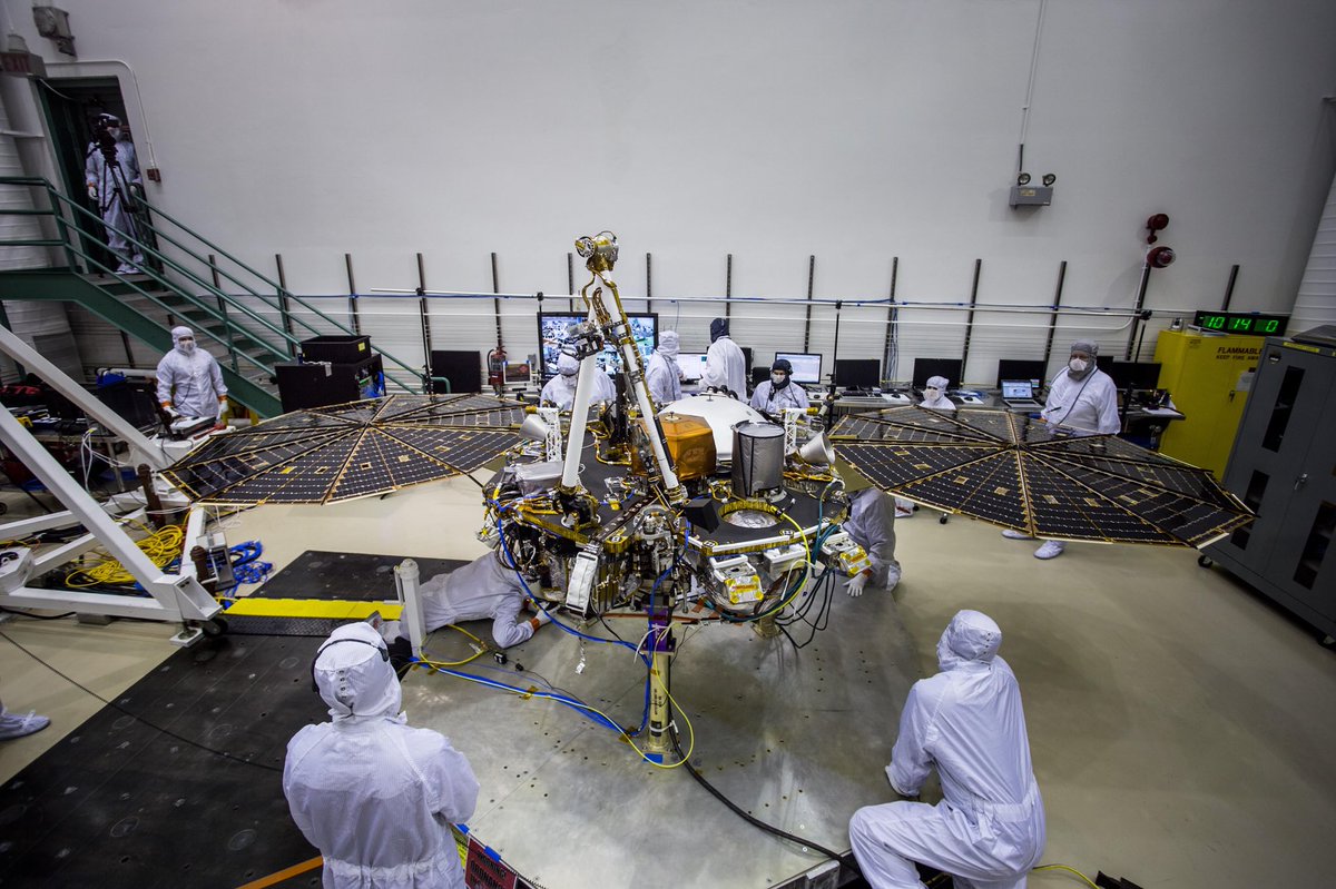 SpaceWilS's tweet photo. Here is some more perspective on @NASAInSight’s size with a few @LockheedMartin engineers and technicians in our clean room. #NASA #Mars #teamwork #WeareLM #MarsLanding #InSightEDL #technology #STEM #science #innovation #engineering 📸: NASA/JPL-Caltech/LockheedMartin https://t.co/Dg3X8OfVl4