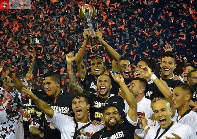 DeporteFenix's tweet photo. ¡Grandes muchachos! #Repost from @deportivolara ... #FinalFUTVE l ¡¡CAMPEONES DEL TORNEO CLAUSURA 2018!! 🏆 #DaleDEPOR🔴⚫ #Clausura2018 https://t.co/DlUteja6b6 https://t.co/xCmDPRD91U