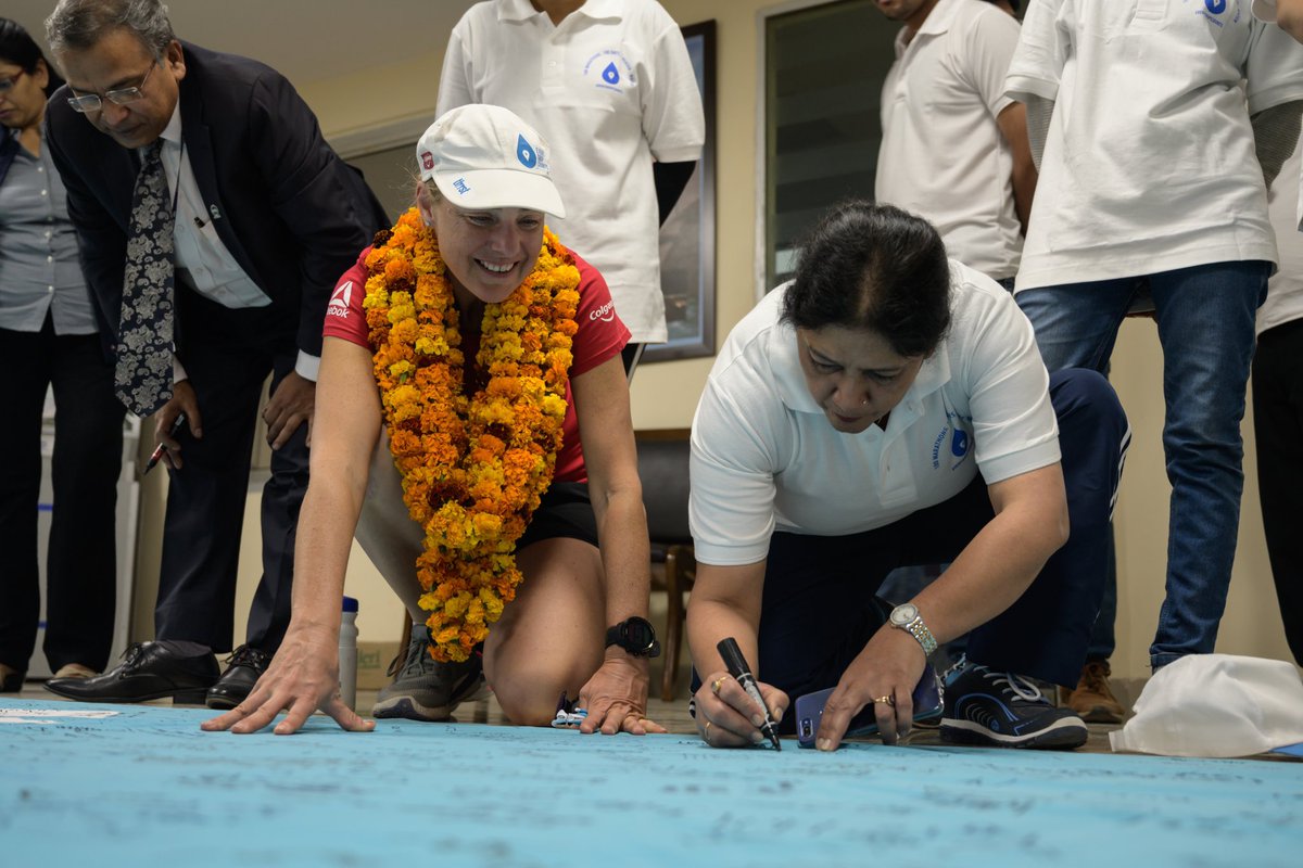 Running can sometimes be lonely so I’m extremely happy to be joined by water supporters in India! Running together for water and making sure #EveryDropCounts #RunningDry 👊💦