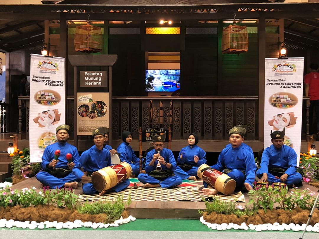 SeniRelaBakti's tweet photo. MAHA 2018
#MAHA2018 #MAHA2018my #gendangsilat #gendangsilatkedah #madamabeles https://t.co/WWPtb6V1fi