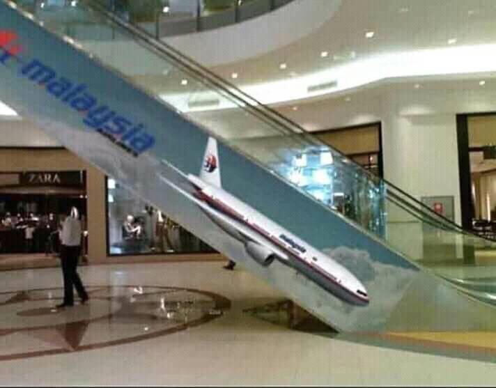 KarlenePetitt's tweet photo. Is there something wrong with this advertisement? 
#aviation #safety #advertising https://t.co/j7c3PRmcY5