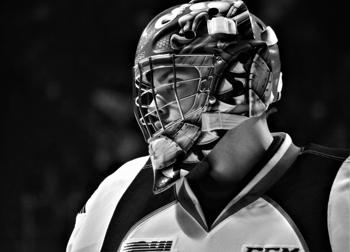 DaveJewellOHL's tweet photo. Black-and-white never gets old. From today's Windsor/London game. #OHL #blackandwhitephotography #Raaymakers #Starikov #DiPietro https://t.co/MEwuyd65Ni