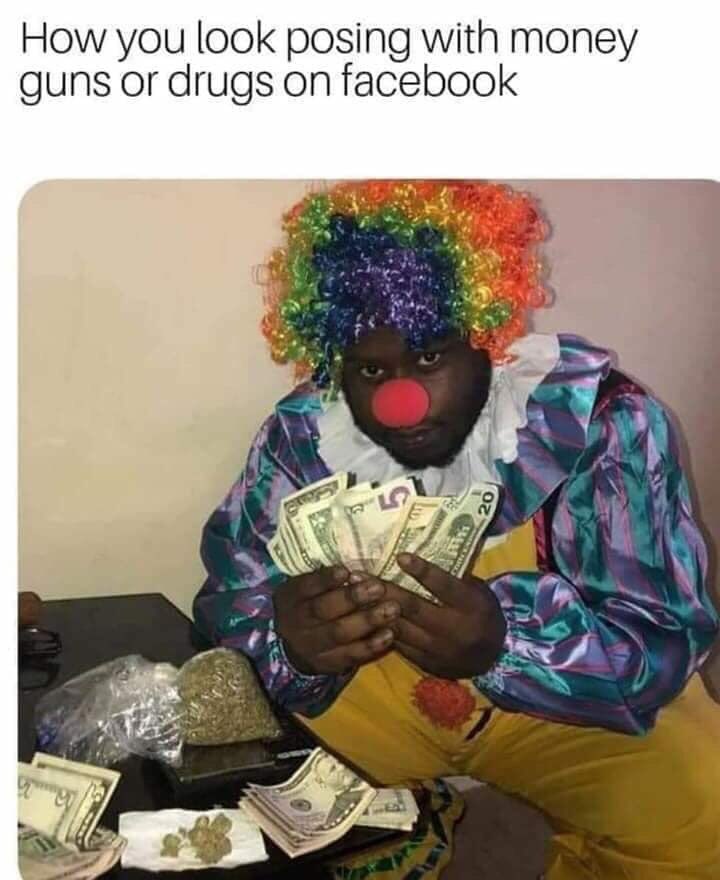 sophiadelane1's tweet photo. ππππ #money #guns #drugs #growup #getoveryaself https://t.co/zYpqPTBR9c