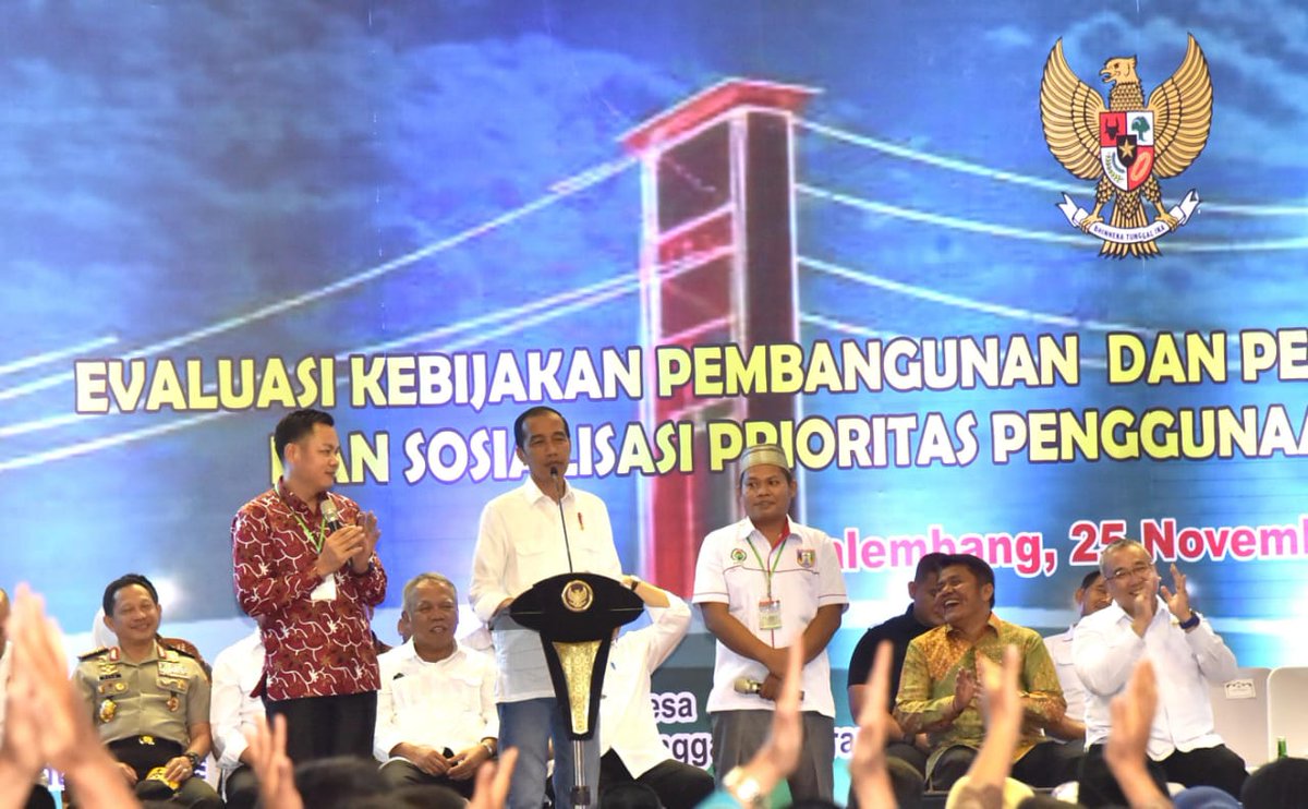 KSPgoid's tweet photo. Dengan Dana Desa, Presiden @jokowi Tegaskan Potensi Desa Jadi Kekuatan Ekonomi. Berita selengkapnya di https://t.co/CQv64RKiZm #JokowiBangunDesa https://t.co/6WsQJziMji