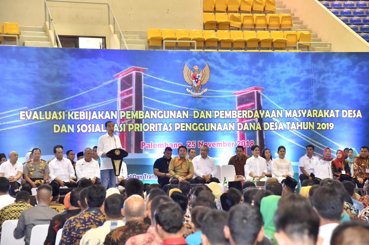 KSPgoid's tweet photo. Dengan Dana Desa, Presiden @jokowi Tegaskan Potensi Desa Jadi Kekuatan Ekonomi. Berita selengkapnya di https://t.co/CQv64RKiZm #JokowiBangunDesa https://t.co/6WsQJziMji