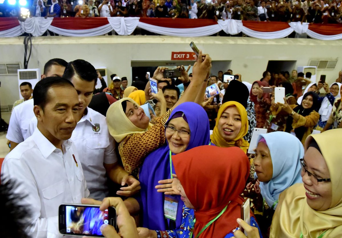 KSPgoid's tweet photo. Dengan Dana Desa, Presiden @jokowi Tegaskan Potensi Desa Jadi Kekuatan Ekonomi. Berita selengkapnya di https://t.co/CQv64RKiZm #JokowiBangunDesa https://t.co/6WsQJziMji