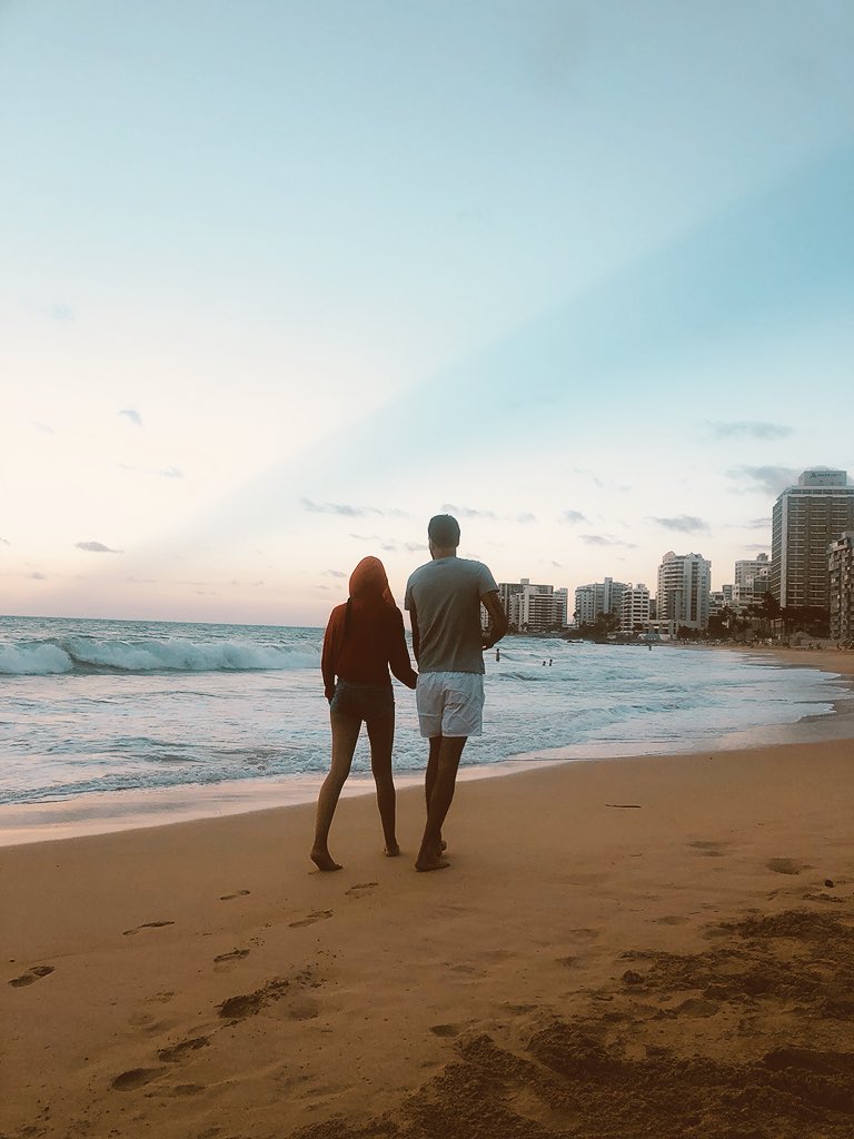 tsv_011's tweet photo. "Con quien puedas ser tú. Aquí, allí, en una foto, de la mano por la playa, llorando, riendo. Siempre, con quien puedas ser tú". https://t.co/UqcjB5eqXM