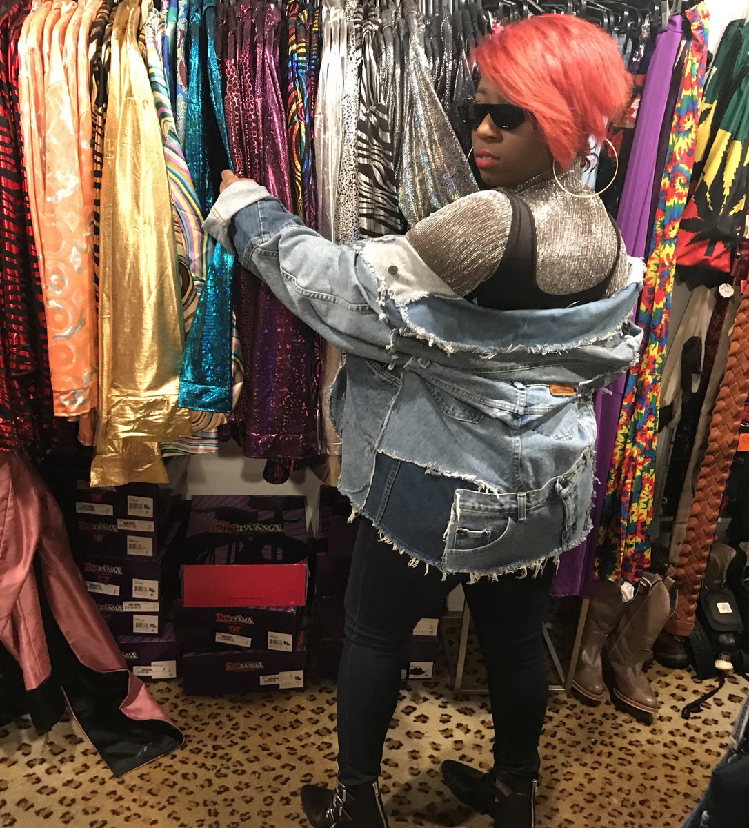 OnyxYvonne's tweet photo. |Small girl in a world full of COLORS|
STYLED by Me ✨
#styledbyonnieyvonne💋
#wardrobestylists #personalshopper #model #ceo #girlboss #atlmodels #modelingagency #atlwardrobestylist #fashionblogger #youtuber https://t.co/WcIyo7n2kM
