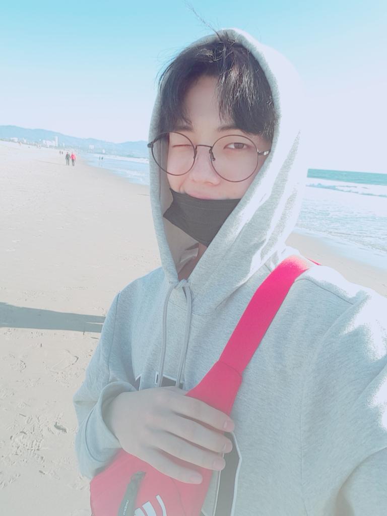 official_ACE7's tweet photo. [#에이스_찬]
Just Chillin'
#LA #LosAngeles #차니필름 #😆 https://t.co/Mjl8SI9JU9