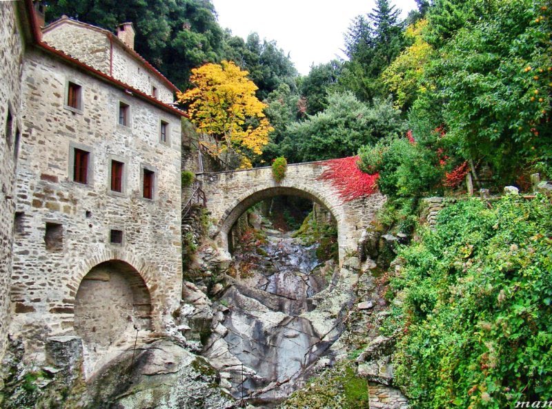frbstacy's tweet photo. Watching LOTR: Fellowship -- always wanted to live in Rivendell. Turns out the Capuchins in Italy bought it named it Le Celle. Got to visit this past summer. https://t.co/Xi9RweQNgz