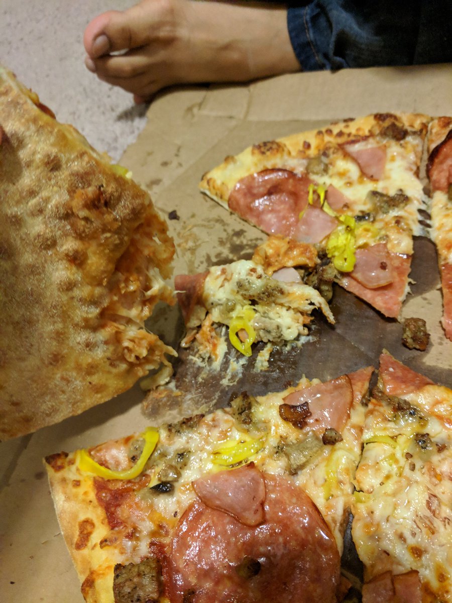abbyynichole's tweet photo. @dominos excuse me but what the fuck is this https://t.co/9XuNnyQzeG