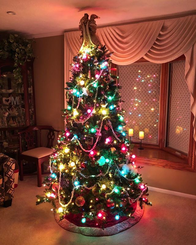 mkhomes20's tweet photo. Listening to Christmas music &amp; Christmas tree finished feels great! https://t.co/uRyQNIALf2 https://t.co/polZAPLjNR