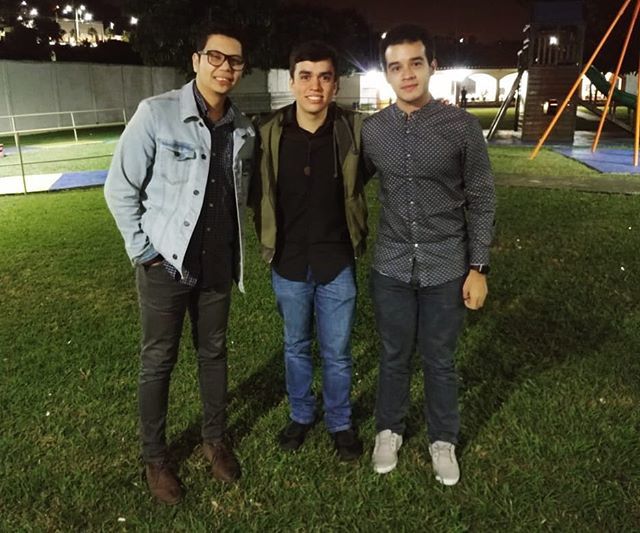 W_Velasquez10's tweet photo. Llegaron los 25 años para uno de nosotros 😭🎉 #YaNoMas 😂 https://t.co/0HNvrg0uWy https://t.co/dDqCtNPdlk