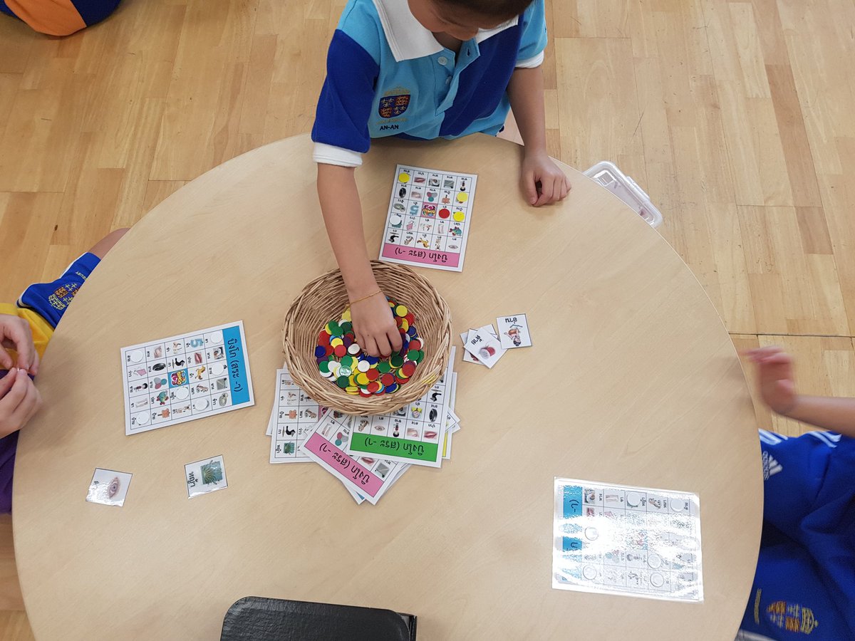 Krupui_SHR's tweet photo. Happy Monday! 
We all have fun with BINGO game! 
#year1softstart https://t.co/8ek1AuqQkv
