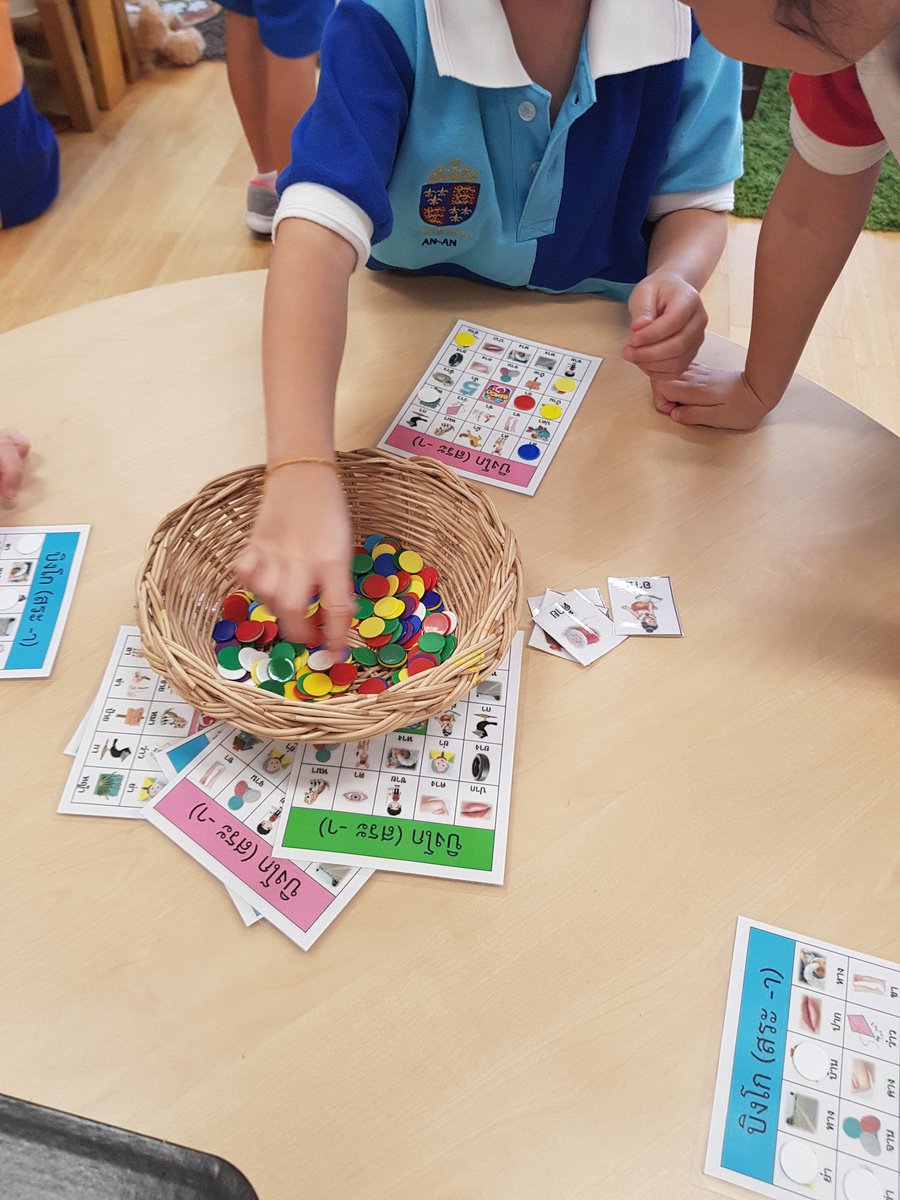 Krupui_SHR's tweet photo. Happy Monday! 
We all have fun with BINGO game! 
#year1softstart https://t.co/8ek1AuqQkv