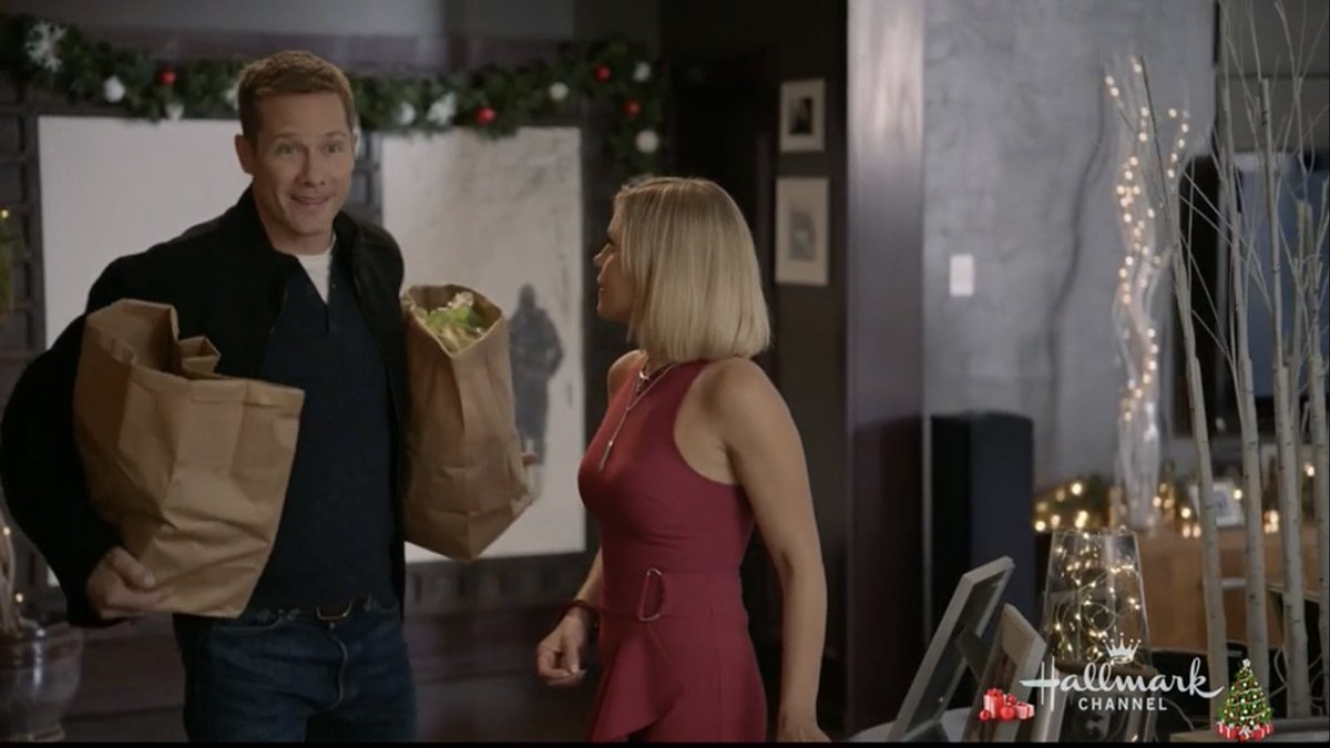 HallmarkiesPod's tweet photo. The Honey I’m Home Guy is his BROTHER!!!!
JAKES THE ONE!! #CountdowntoChristmas #AShoeAddictsChristmas #ccb #DaySpringApronGiveaway https://t.co/o0pwz8eitG