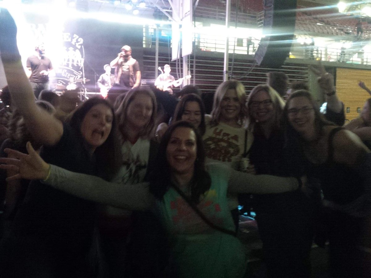 michelle_rigney's tweet photo. Such a fun night with great friends☺️#BarNone72 #BringTheCrew https://t.co/xRYn595yCt