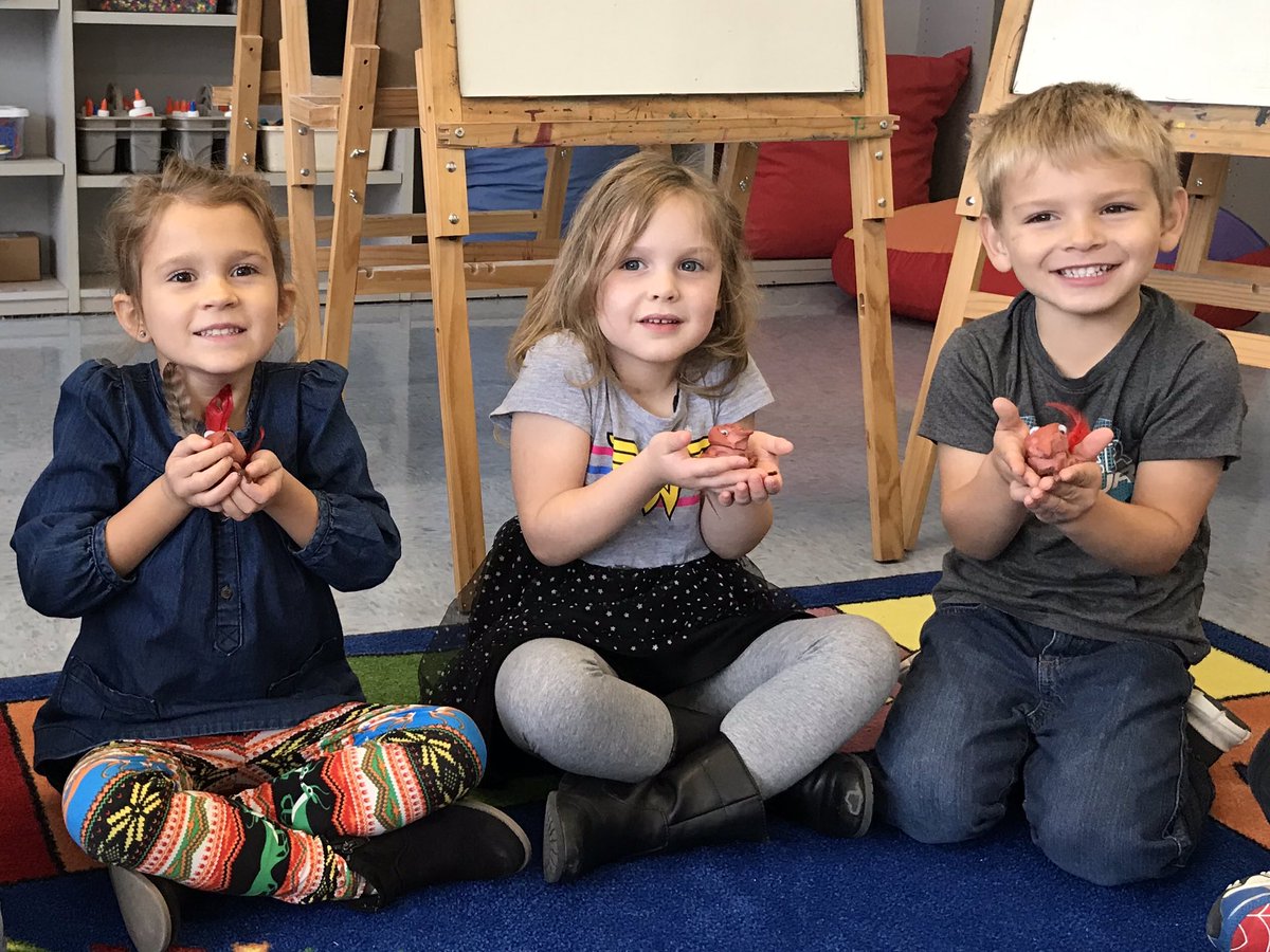 akatej3's tweet photo. Making real life connections through artwork! Sad to finish fall themed projects, but boy we had a blast! #artforlife #BPSTOGETHER https://t.co/9E5fMf8TG7