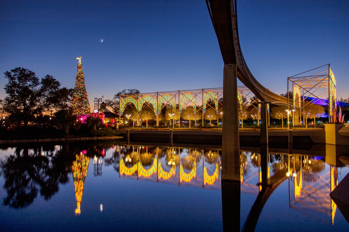 Starport75's tweet photo. The Lights of Winter from Thanksgiving Day 2006. This was a big loss for Epcot when they were removed. Especially with the LED lighting technology that exists today
•
#lightsofwinter #epcot #disneyworld #waltdisneyworld #disney #wdw #christmas #epcotholidays #podcast #starport75 https://t.co/zw4bGVAkRw