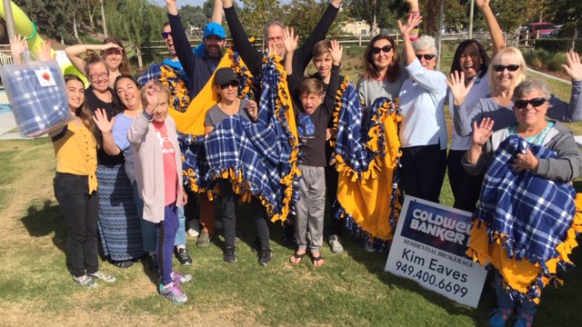 YANAcancer's tweet photo. Thank you to Kim Eaves of @coldwellbanker for recently hosting a YANA Cancer Comfort blanket-tying event. We are grateful for your support!

#volunteers #support #cancerpatients #comfortpackages https://t.co/4rq3f5E1eC