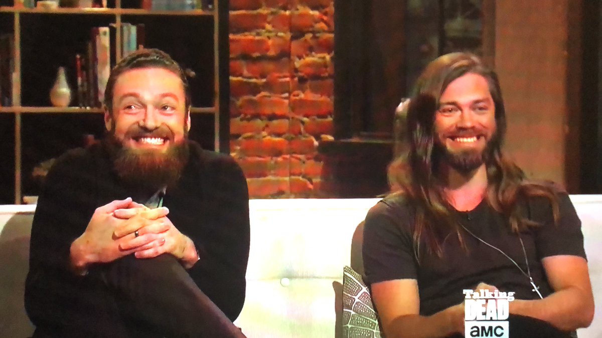 labuntaicho's tweet photo. OMG I CANT THEY ARE TOO CUTE ❤️

#TWD #thetalkingdead https://t.co/fK6fU4xuBv