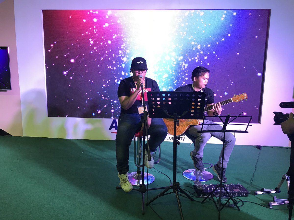 azwan5579's tweet photo. Persembahan busker khas buat pengunjung agrotrade 2 di #MAHA2018 

Selain Busker kita juga menyediakan pelbagai hadiah menarik untuk anda di booth #AgrobazaarOnline https://t.co/rsVeicBrhQ