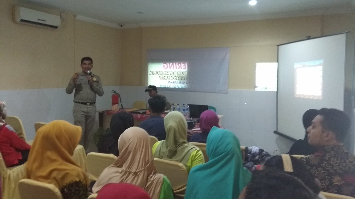 damkarbwi's tweet photo. Pelatihan pencegahan bahaya kebakaran di RSU Bakti Mulia Muncar Banyuwangi bersama seluruh karyawan karyawati RSU Bakti Mulia Muncar Banyuwangi. https://t.co/mgTRVT1aIP