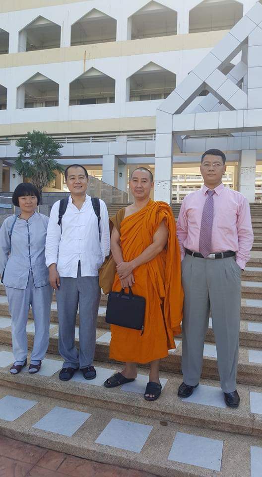 yysn2020's tweet photo. In Thailand,with my Ph.d candidates at the MCU last 
two years ago. https://t.co/L8Gt5e6mqR
