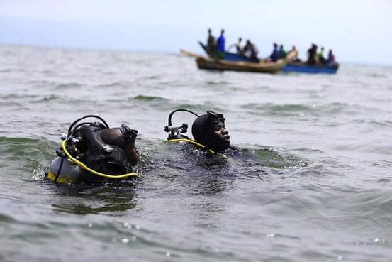 radiowestug's tweet photo. #NikiEkiriho |#Owakutangaheru na @maskaback x @HazelKaliisa
X Omulwadde Patrick.
Ababaire bagyiire kweshemeza aha Lake Victoria bagwiire aha ryaato haafiire 32,abandi nibakibaronda.
Owanyu hariyo ki?
#GambaMpurire | #Omwekambi| #GetTested4HIV
https://t.co/KAFHp0EBKa https://t.co/C0z9vG9NMw