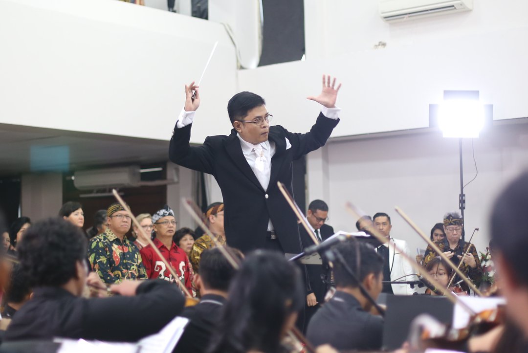 new_apostolic's tweet photo. The combination of traditional and modern music givrd a very deep imprrssion to the Chief Apostle and hid entourage. 
Bandung, 11/24/18 https://t.co/riJVBld6r7